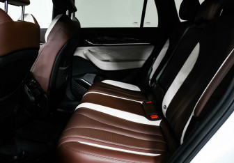 Подержанный автомобиль Geely Monjaro 2023 года (14 фото)