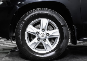 Подержанный автомобиль Toyota Land Cruiser Suv 2012 года (30 фото)
