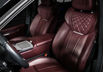 Подержанный автомобиль Hongqi E-HS9 2021 года (17 фото)