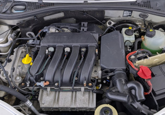 Подержанный автомобиль Nissan Terrano 2014 года (9 фото)