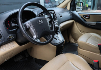 Подержанный автомобиль Hyundai H-1 2016 года (13 фото)