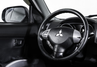 Подержанный автомобиль Mitsubishi Outlander 2011 года (17 фото)