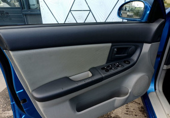 Подержанный автомобиль Kia Cerato Hatchback 2006 года (14 фото)