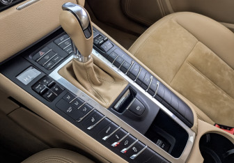 Подержанный автомобиль Porsche Macan 2014 года (21 фото)