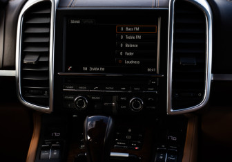 Подержанный автомобиль Porsche Cayenne 2013 года (15 фото)