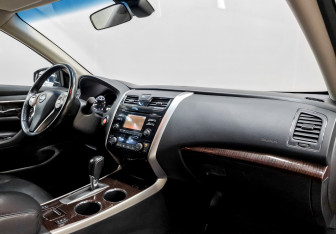 Подержанный автомобиль Nissan Teana 2014 года (10 фото)