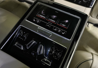 Подержанный автомобиль Audi A8 2020 года (18 фото)