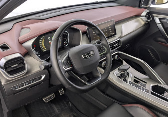 Подержанный автомобиль Geely Coolray 2023 года (15 фото)