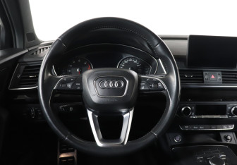 Подержанный автомобиль Audi Q5 2018 года (18 фото)