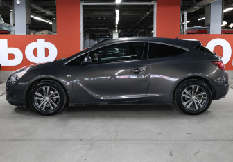 Подержанный автомобиль Opel Astra Hatchback 2013 года (8 фото)