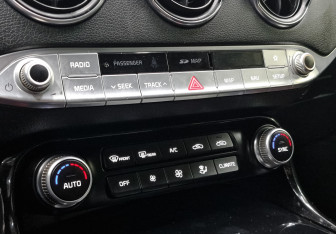 Подержанный автомобиль Kia Stinger 2018 года (21 фото)