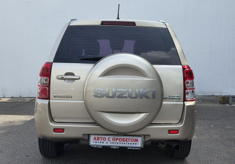 Подержанный автомобиль Suzuki Grand Vitara 2010 года (6 фото)