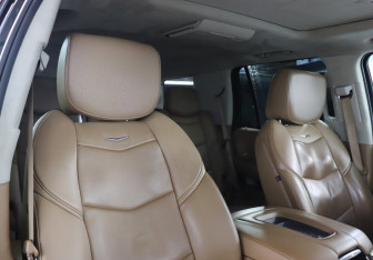 Подержанный автомобиль Cadillac Escalade Suv 2015 года (16 фото)