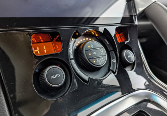 Подержанный автомобиль Peugeot 3008 2012 года (21 фото)