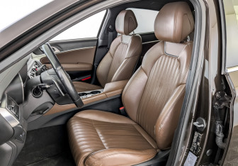 Подержанный автомобиль Genesis G70 2019 года (20 фото)