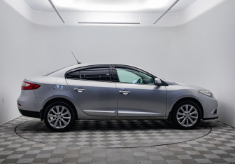 Подержанный автомобиль Renault Fluence 2014 года (4 фото)