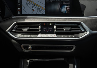 Подержанный автомобиль BMW X7 2021 года (16 фото)