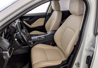 Подержанный автомобиль Jaguar F-Pace 2018 года (20 фото)