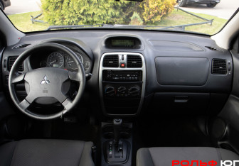 Подержанный автомобиль Mitsubishi Space Star Compactvan 2004 года (10 фото)