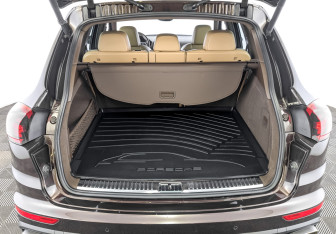 Подержанный автомобиль Porsche Cayenne 2017 года (10 фото)