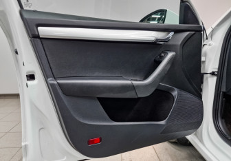 Подержанный автомобиль Skoda Octavia Liftback 2019 года (19 фото)
