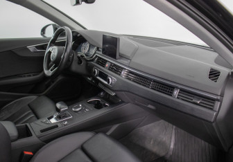 Подержанный автомобиль Audi A4 Sedan 2016 года (9 фото)