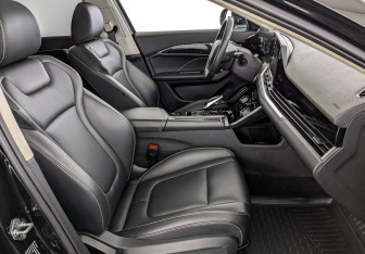 Подержанный автомобиль FAW Bestune B70 2023 года (23 фото)