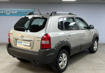 Подержанный автомобиль Hyundai Tucson 2008 года (5 фото)