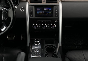 Подержанный автомобиль Land Rover Discovery 2017 года (15 фото)