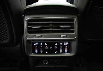 Подержанный автомобиль Audi Q7 2024 года (30 фото)