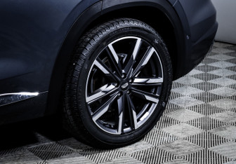 Подержанный автомобиль Geely Monjaro 2023 года (15 фото)