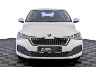 Подержанный автомобиль Skoda Rapid Liftback 2021 года (2 фото)