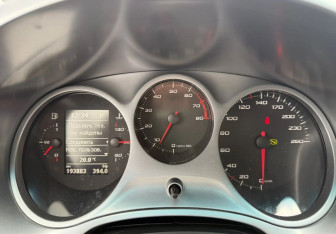 Подержанный автомобиль SEAT Leon Hatchback 2012 года (12 фото)