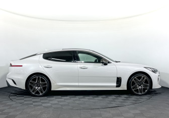 Подержанный автомобиль Kia Stinger 2021 года (4 фото)