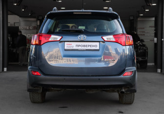 Подержанный автомобиль Toyota RAV4 2013 года (5 фото)
