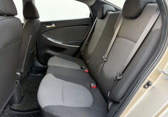 Подержанный автомобиль Hyundai Solaris Sedan 2011 года (11 фото)
