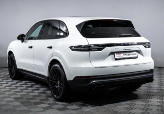 Подержанный автомобиль Porsche Cayenne 2020 года (7 фото)