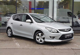 Подержанный автомобиль Hyundai i30 Hatchback 2010 года (3 фото)