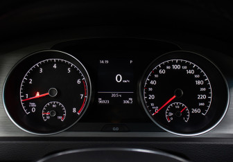 Подержанный автомобиль Volkswagen Golf Hatchback 2016 года (13 фото)