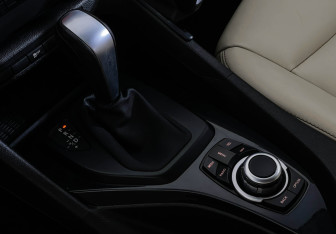 Подержанный автомобиль BMW X1 2011 года (16 фото)