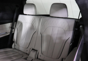 Подержанный автомобиль BMW X7 2021 года (12 фото)