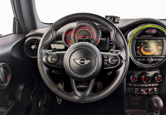 Подержанный автомобиль MINI Hatch 2017 года (21 фото)