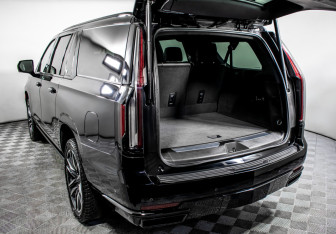 Подержанный автомобиль Cadillac Escalade Suv 2023 года (8 фото)