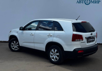 Подержанный автомобиль Kia Sorento 2012 года (6 фото)