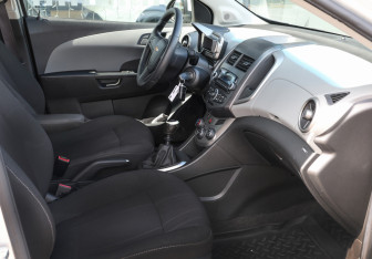 Подержанный автомобиль Chevrolet Aveo Sedan 2013 года (11 фото)