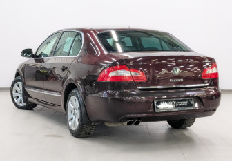 Подержанный автомобиль Skoda Superb Liftback 2012 года (7 фото)