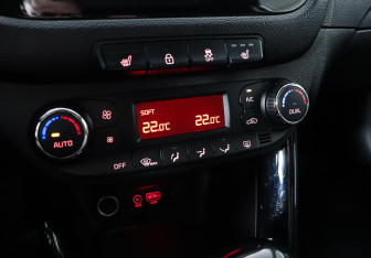 Подержанный автомобиль Kia Ceed Hatchback 2018 года (17 фото)