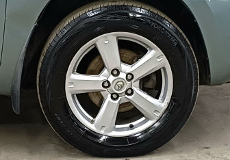 Подержанный автомобиль Toyota RAV4 2008 года (9 фото)