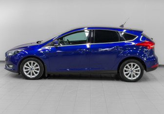 Подержанный автомобиль Ford Focus Hatchback 2017 года (8 фото)