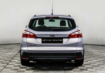 Подержанный автомобиль Ford Focus Wagon 2012 года (4 фото)